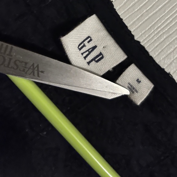 Gap Women’s Black Textured Eyelet Top with Bell Sleeves Sz-M - Picture 4 of 6